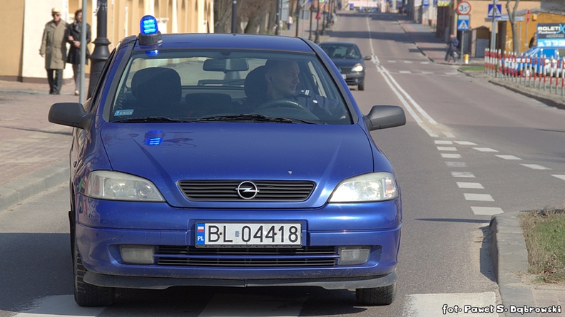 Opel Astra Komendy Miejskiej Policji w Łomży.jpg